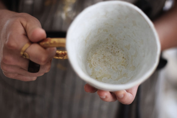 Organic rounded mug w/ gold handle
