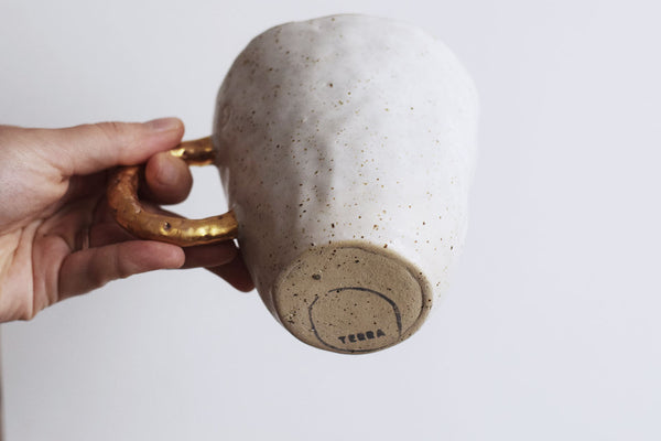 Organic rounded mug w/ gold handle
