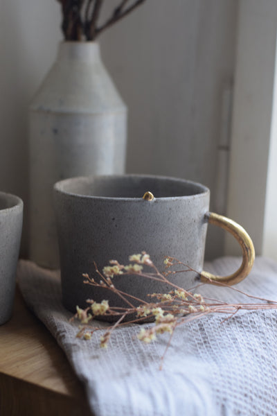 Matte cylinder mug w/ gold handle