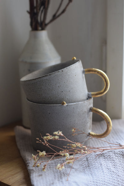 Matte cylinder mug w/ gold handle