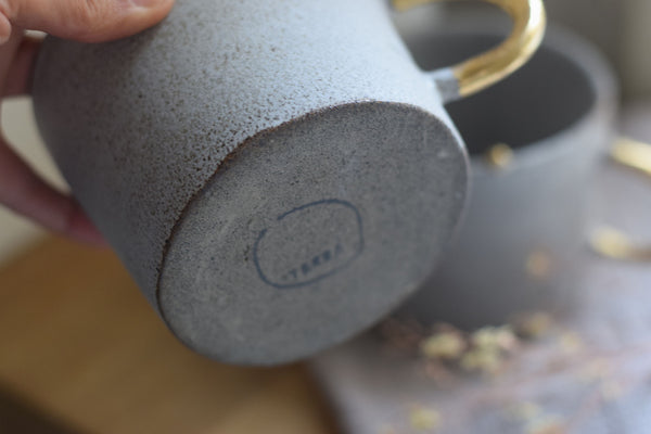 Matte cylinder mug w/ gold handle
