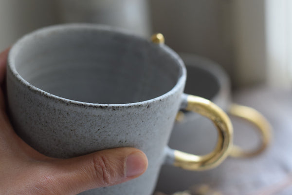Matte cylinder mug w/ gold handle