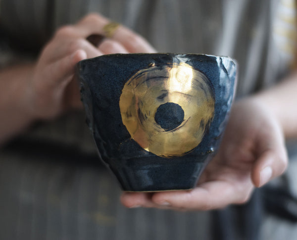 Black & Gold circle tea cup