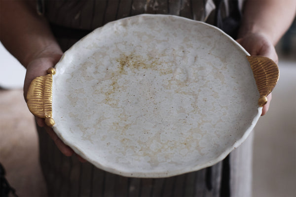 Organic serving plate w/ gold holders