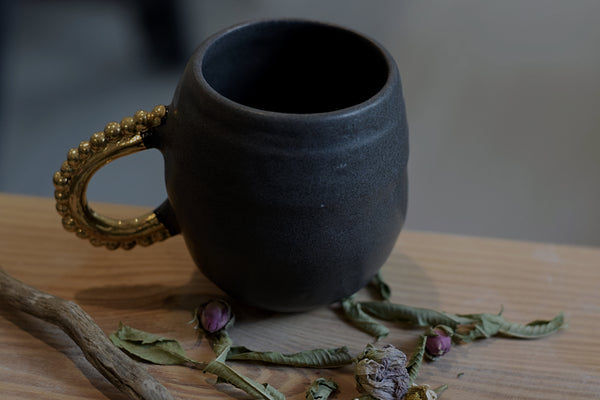 Gold Matte Anthracit Mug