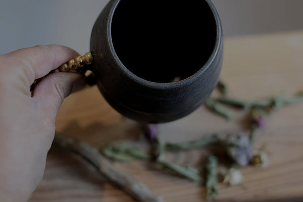 Gold Matte Anthracit Mug