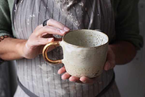 Organic cylinder mug w/ gold handle