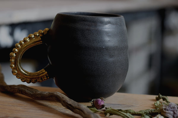 Gold Matte Anthracit Mug