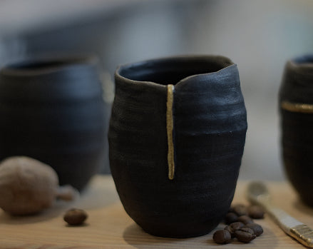 Wobbly Gold line Espresso Black