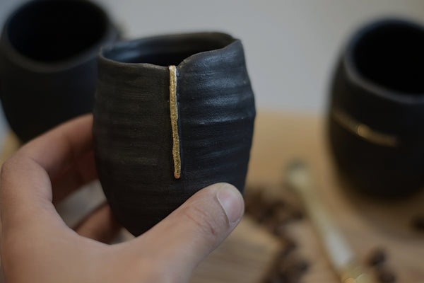 Wobbly Gold line Espresso Black