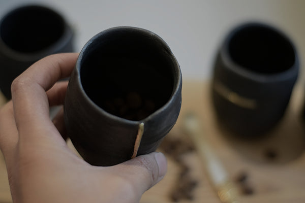 Wobbly Gold line Espresso Black