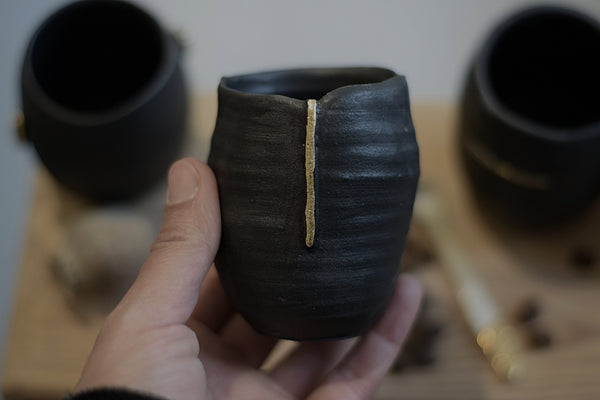 Wobbly Gold line Espresso Black