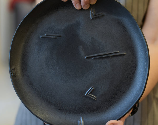 Organic patterned plate - Black