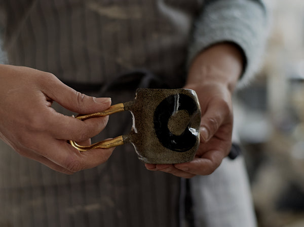 Hand-pinched grey circle Espresso