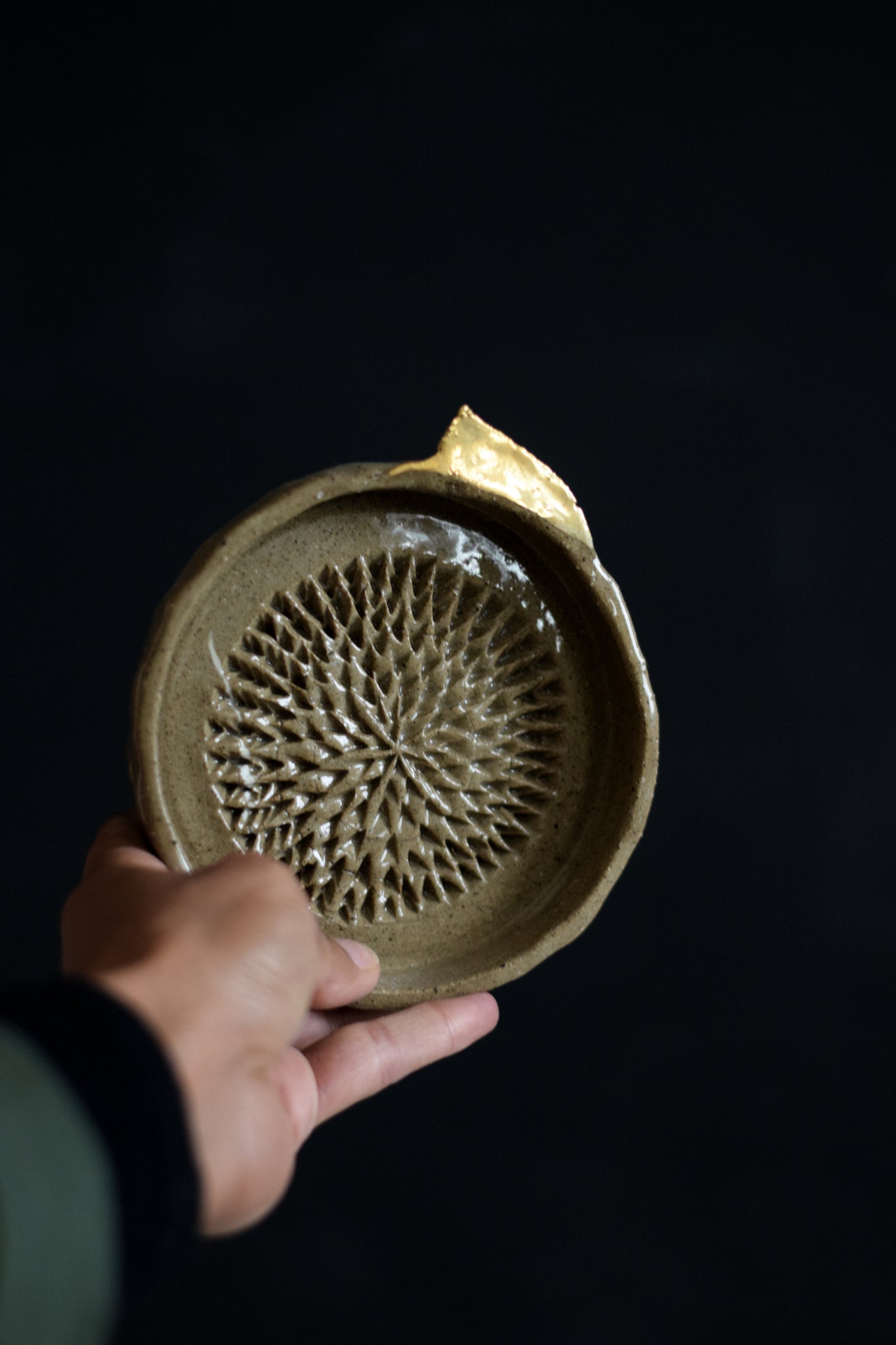 GALI // Indian summer garlic grater w/ gold leaf #1