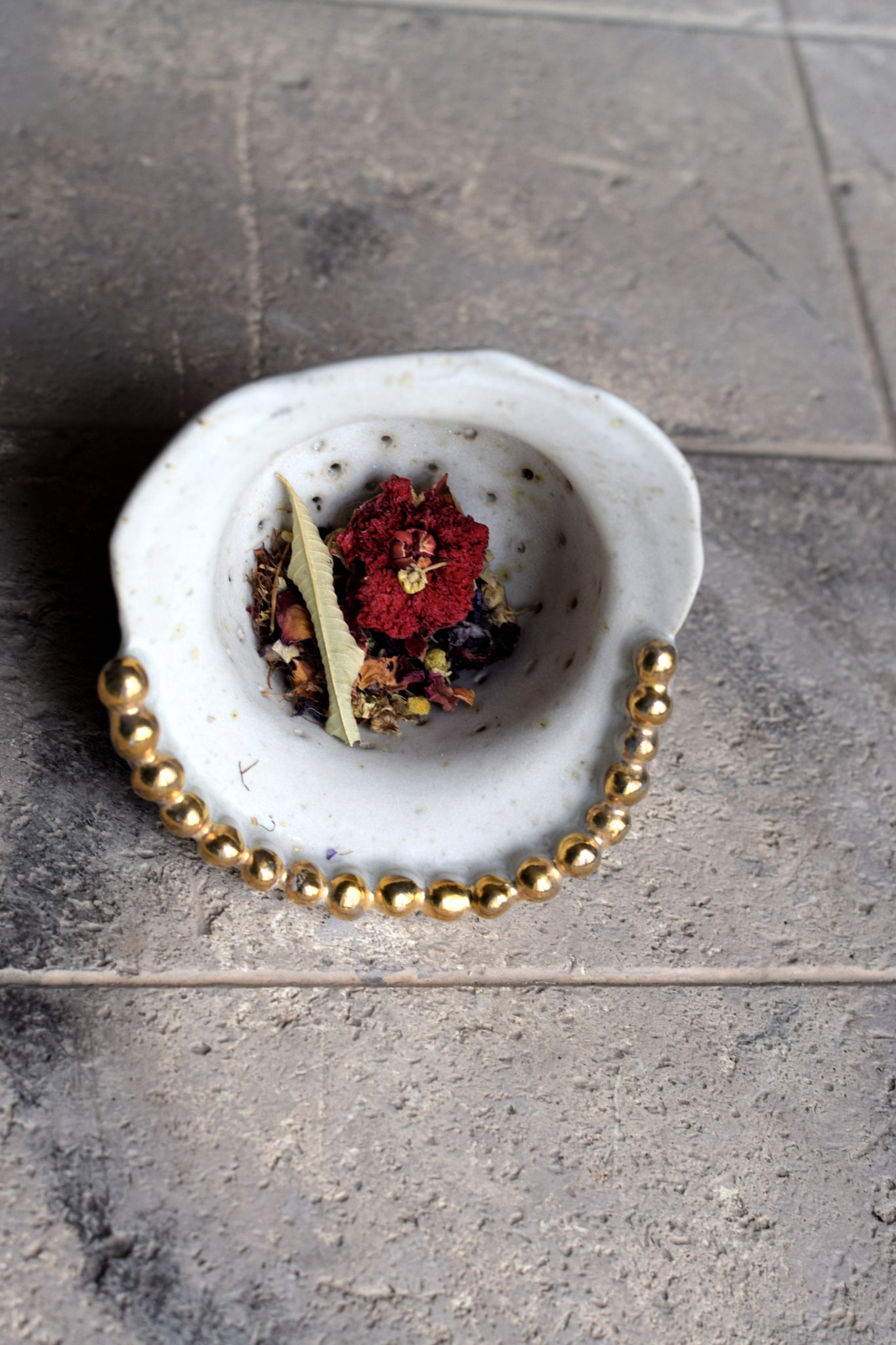 TEA // Snow white Tea strainer w/ gold pearls
