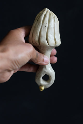 LEMO // White speckled lemon squeezer w/ gold pearl
