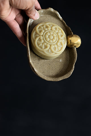 CALI // Indian summer soap holder w/ large gold pearl #1
