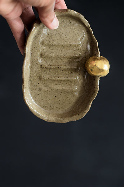 CALI // Indian summer soap holder w/ large gold pearl #1