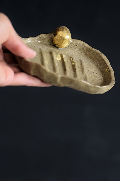 CALI // Indian summer soap holder w/ large gold pearl #1