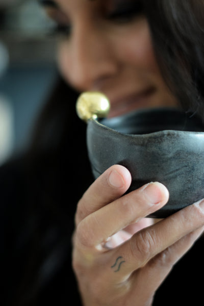 LENA // Grey snack bowl with large gold pearl