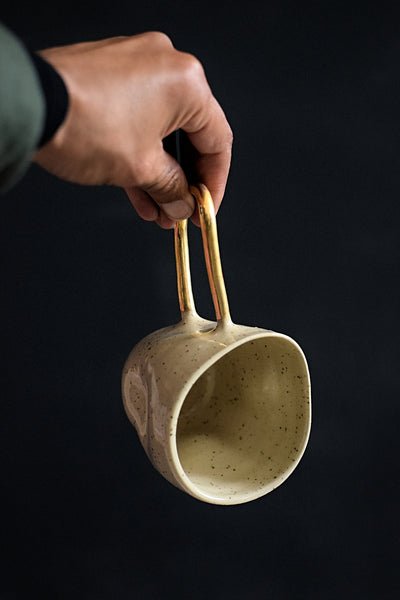 ZIGGY // Beige speckled 300ml coffee cup w/ long gold handle