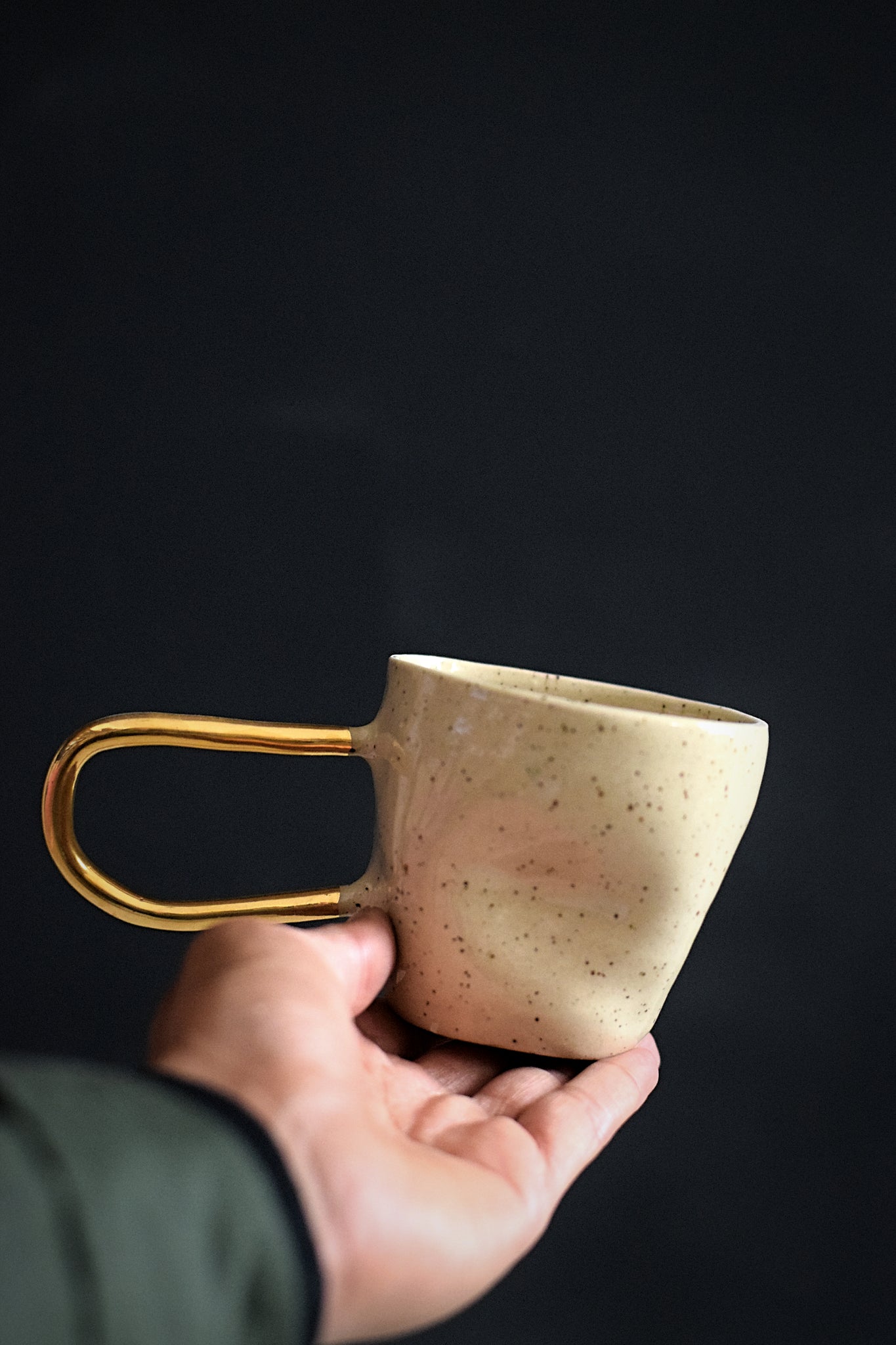 ZIGGY // Beige speckled 300ml coffee cup w/ long gold handle