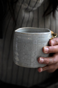 ENYA // Pebble grey 250ml coffee cup w/ gold wing