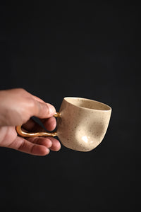 ZIGGY // Beige speckled 80ml espresso cup w/ long gold handle