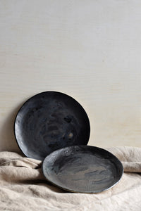 LILI // Organic black dessert plate