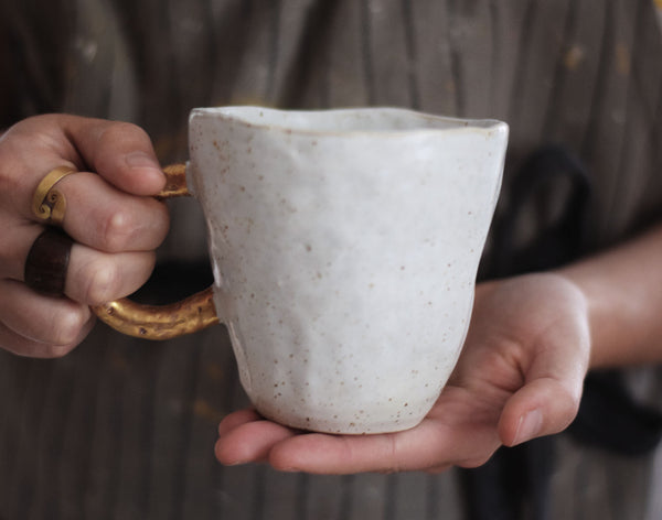 Organic rounded mug w/ gold handle
