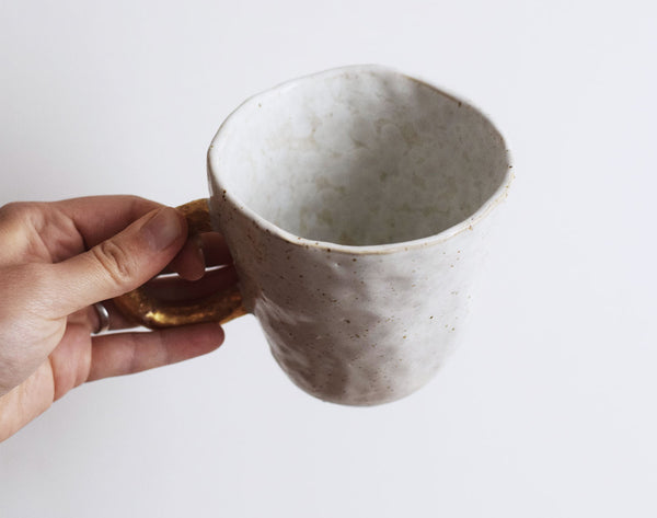 Organic rounded mug w/ gold handle