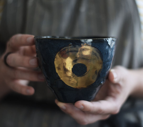 Black & Gold circle tea cup