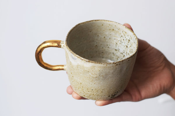 Organic cylinder mug w/ gold handle