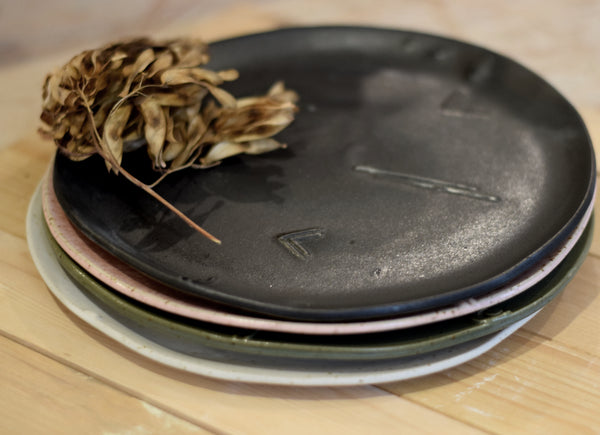 Organic patterned plate - Black